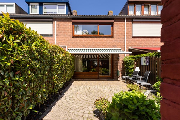 Foto - Te koop: Goed onderhouden tussenwoning in rustige woonwijk!